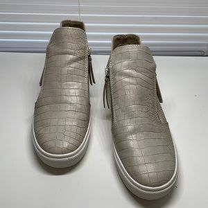 Steve Madden caliber wedge hi top sneaker.  sz 7.5